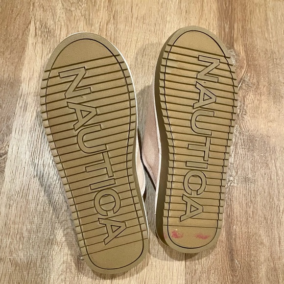 Nautica Women's Blush and Cream Slippers - Picture 2 of 5